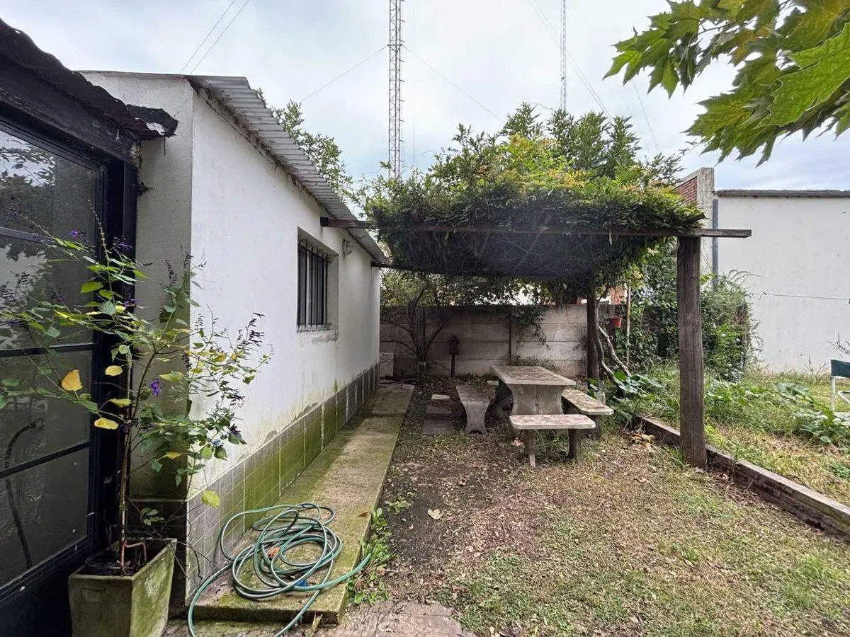 CASA EN VENTA EN JUNIN CON PATIO Y PILETA 5