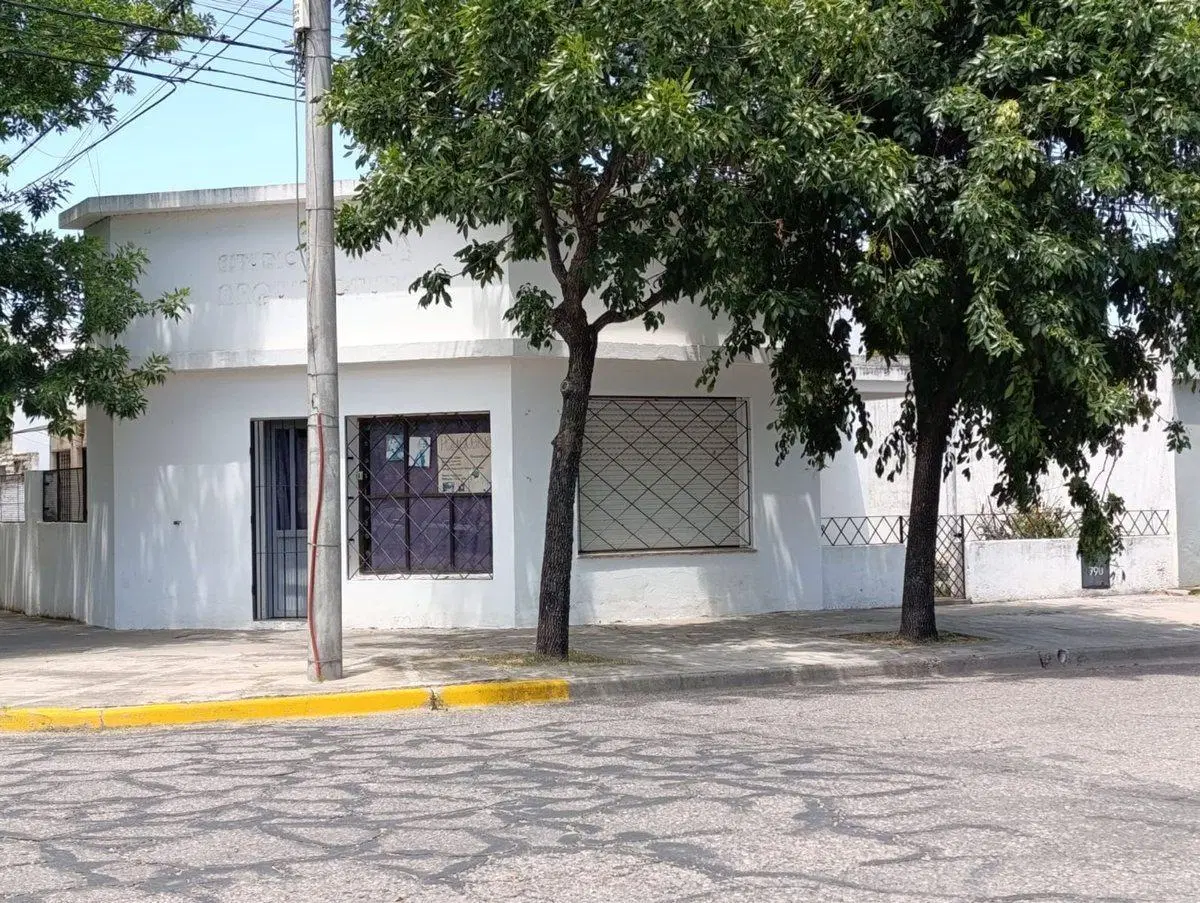 CASA EN VENTA EN TRENQUE LAUQUEN CON LOCAL 4