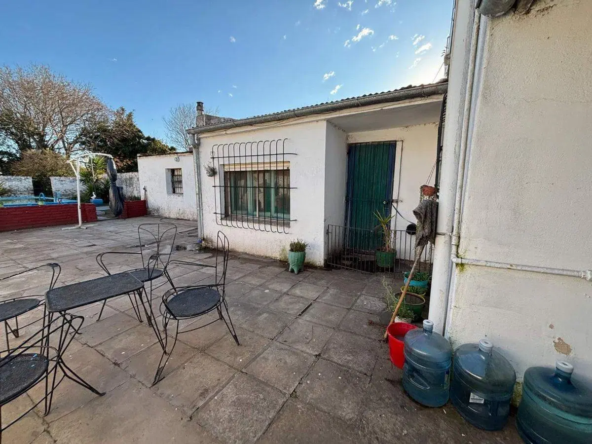 CASA EN VENTA EN BRAGADO CON PILETA 8