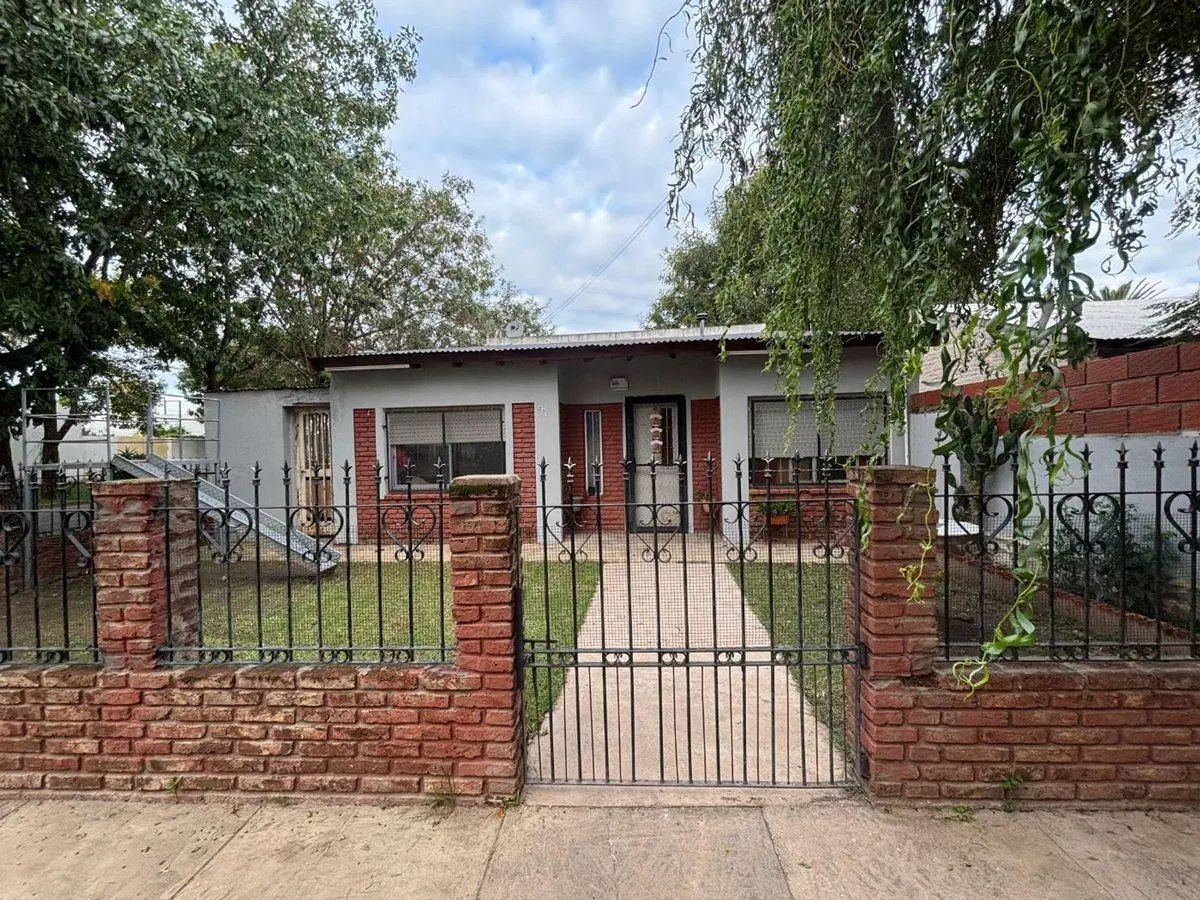 CASAS EN VENTA EN PERGAMINO CON PATIO Y COCHERA 3
