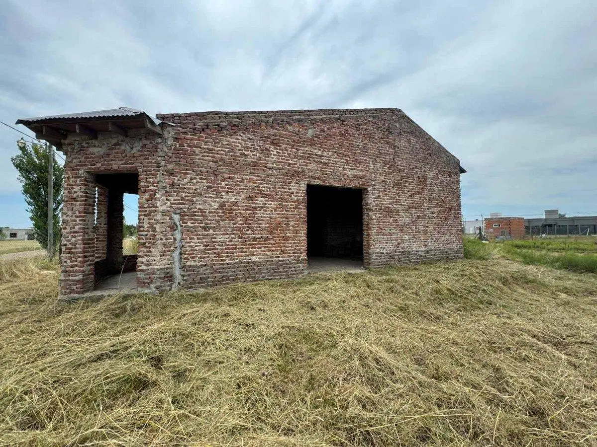 TERRENO EN VENTA EN PERGAMINO CON CONSTRUCCIÓN 2