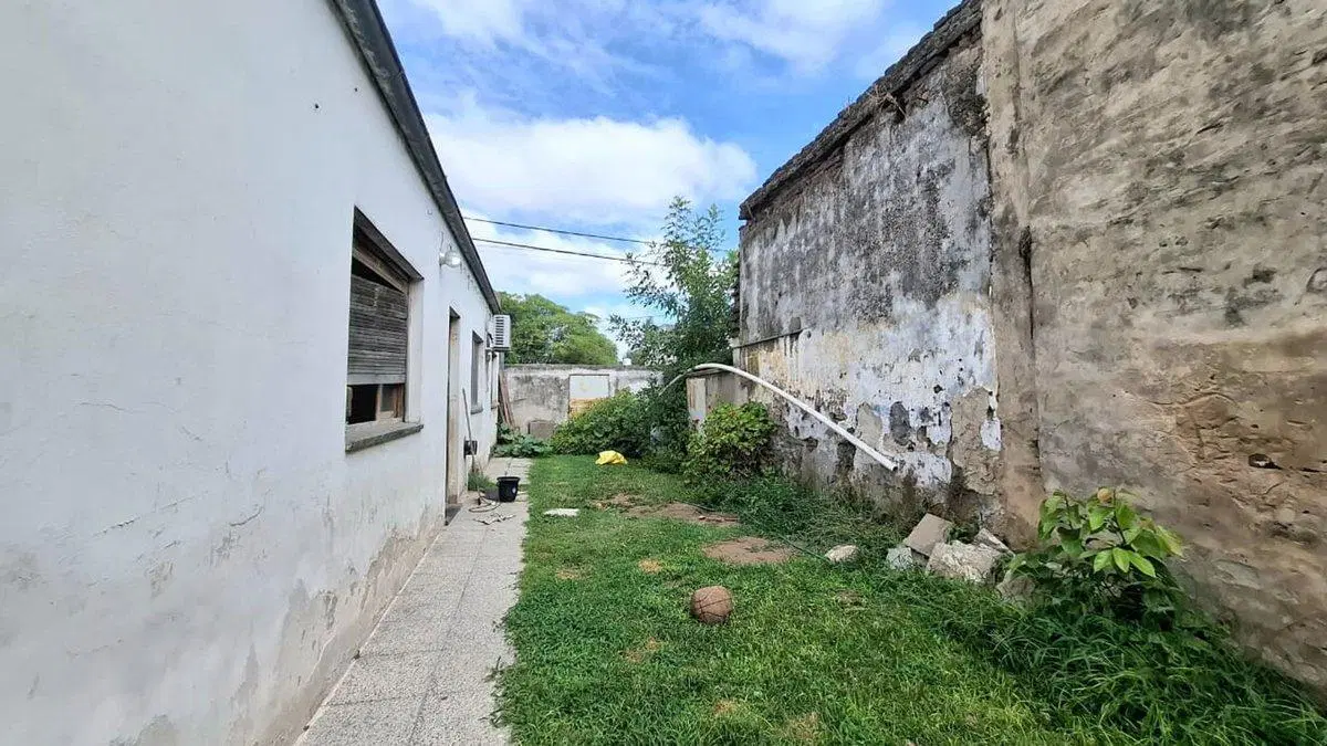 CASA EN VENTA PEHUAJO CON LOCAL COMERCIAL Y PATIO 4