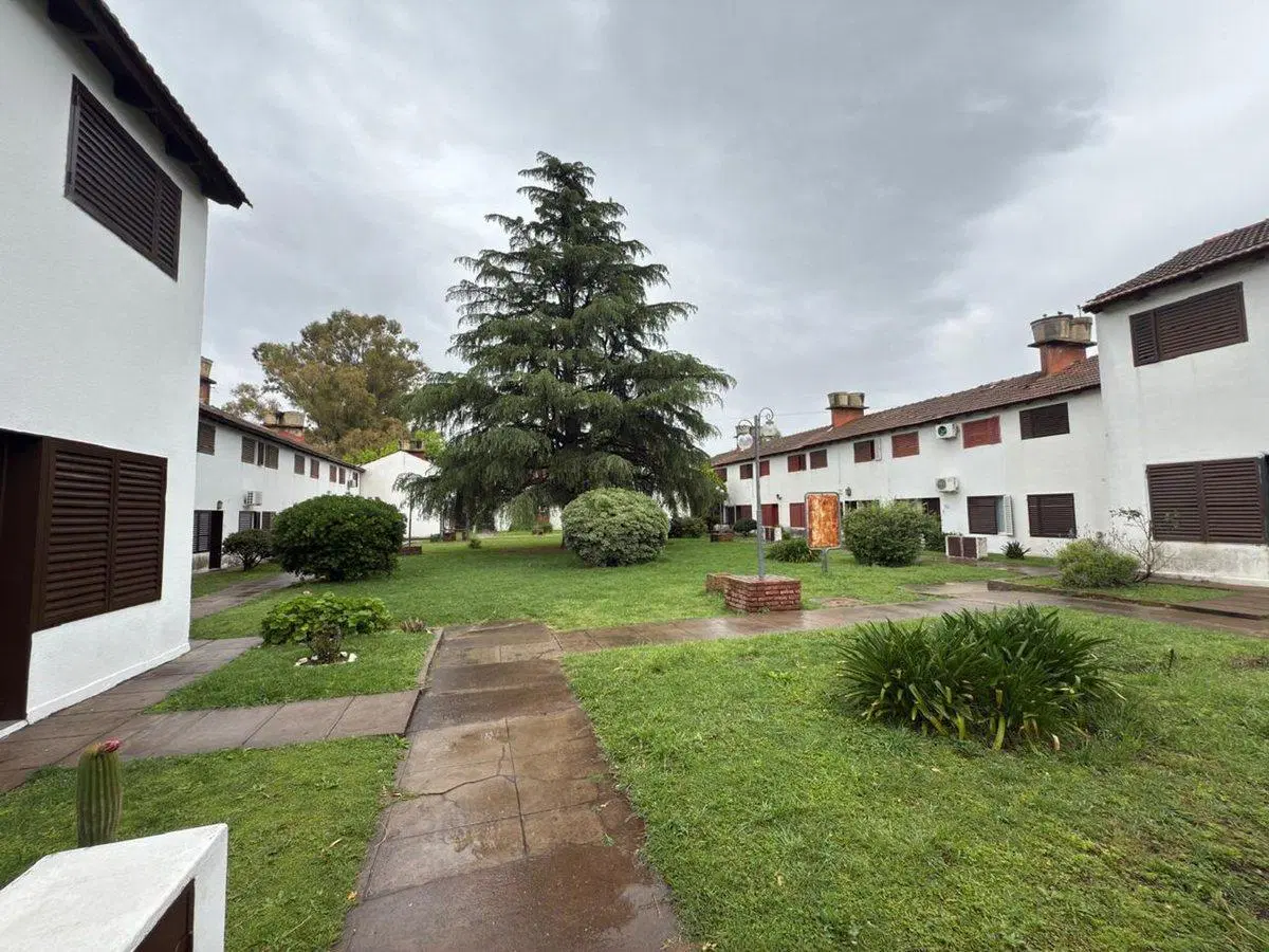 CASA EN VENTA EN PERGAMINO CON PATIO Y COCHERA 2