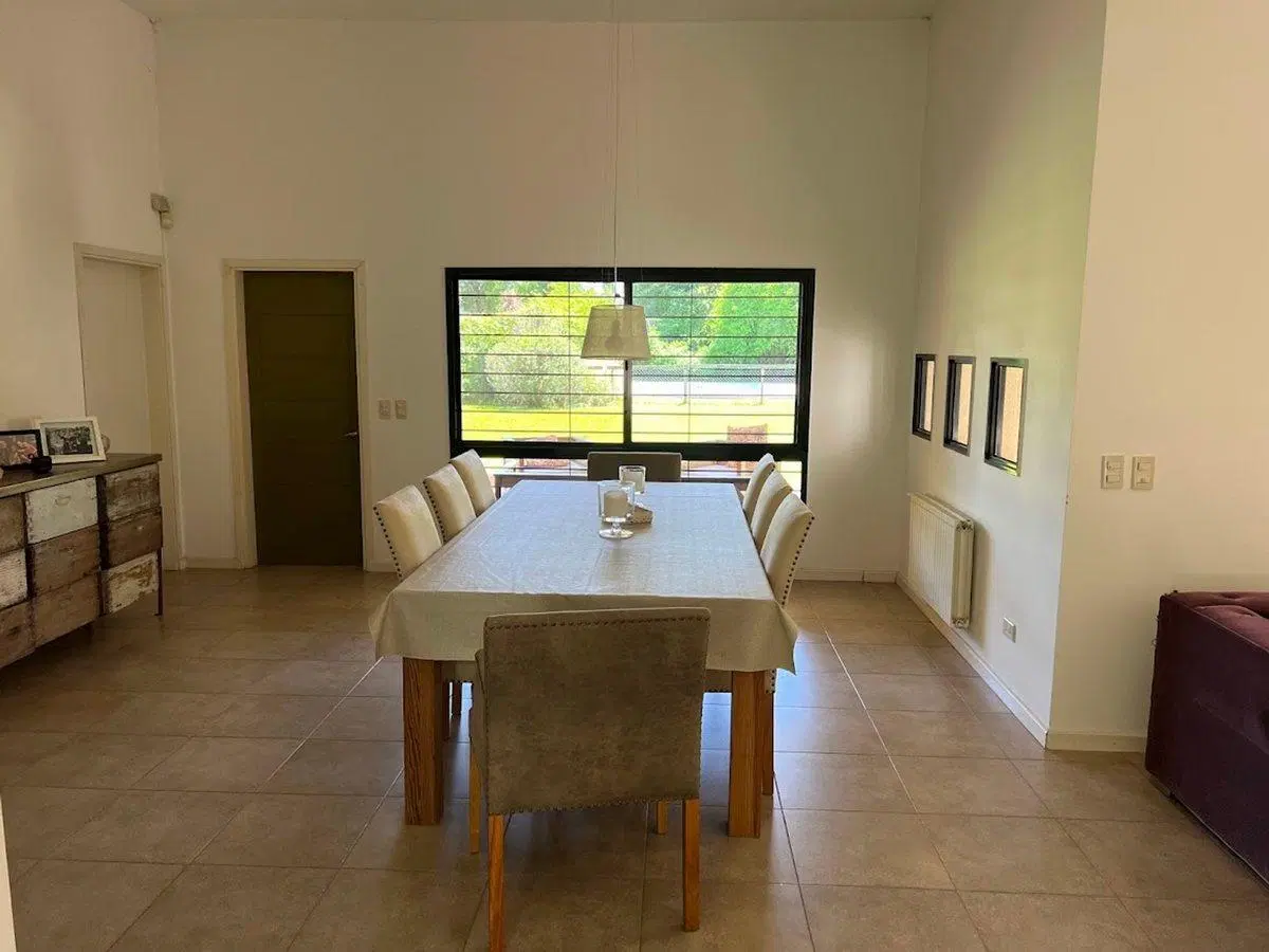 CASA EN VENTA EN PERGAMINO CON PILETA 5