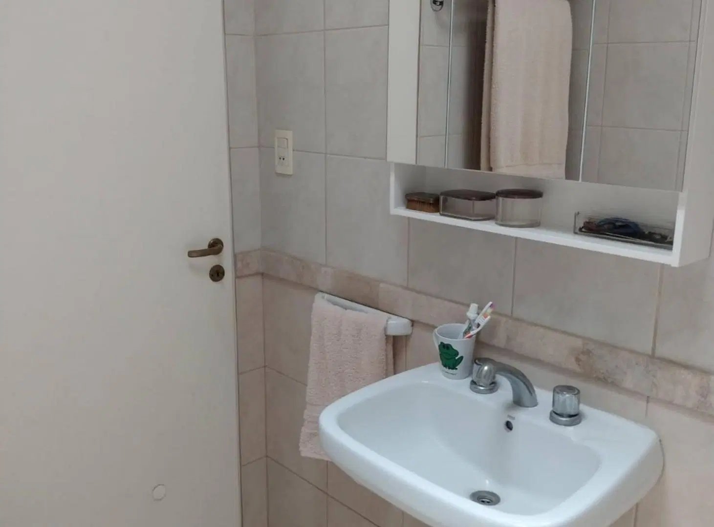 CASA EN PERGAMINO EN VENTA CON PATIO ZONA CENTRO 3