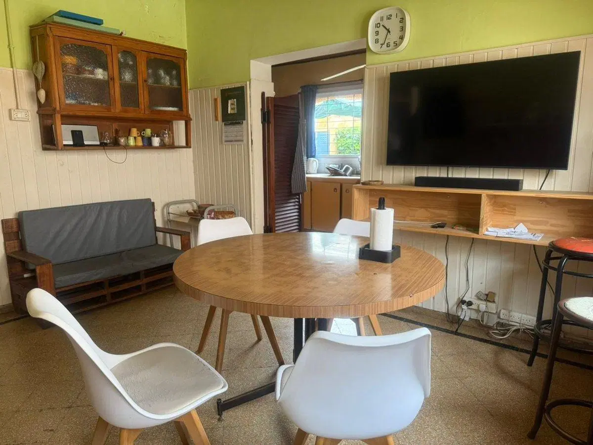 CASA EN VENTA EN 9 DE JULIO CON PILETA 2