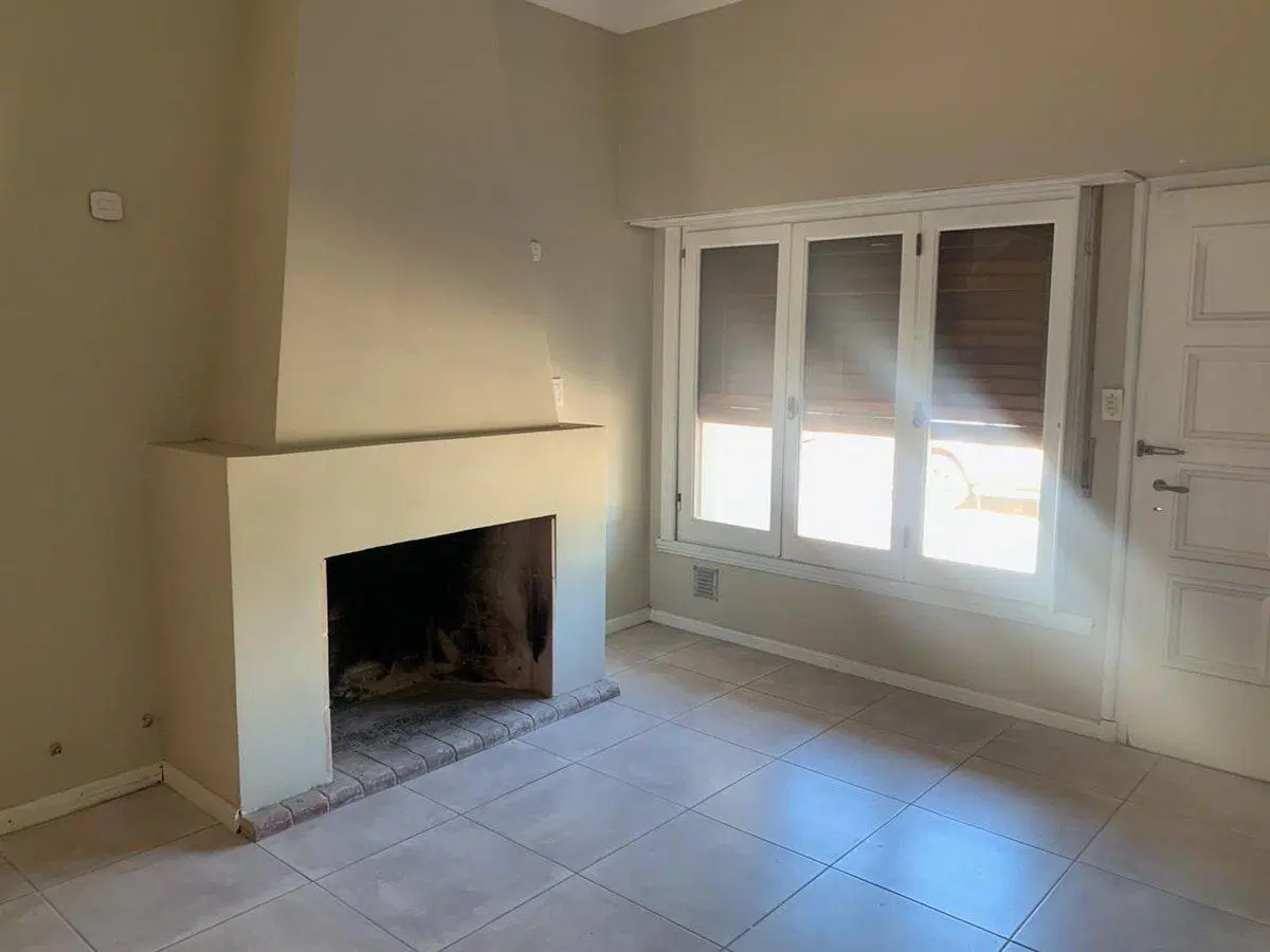 CASA EN VENTA EN PEHUAJÓ CON PILETA 2