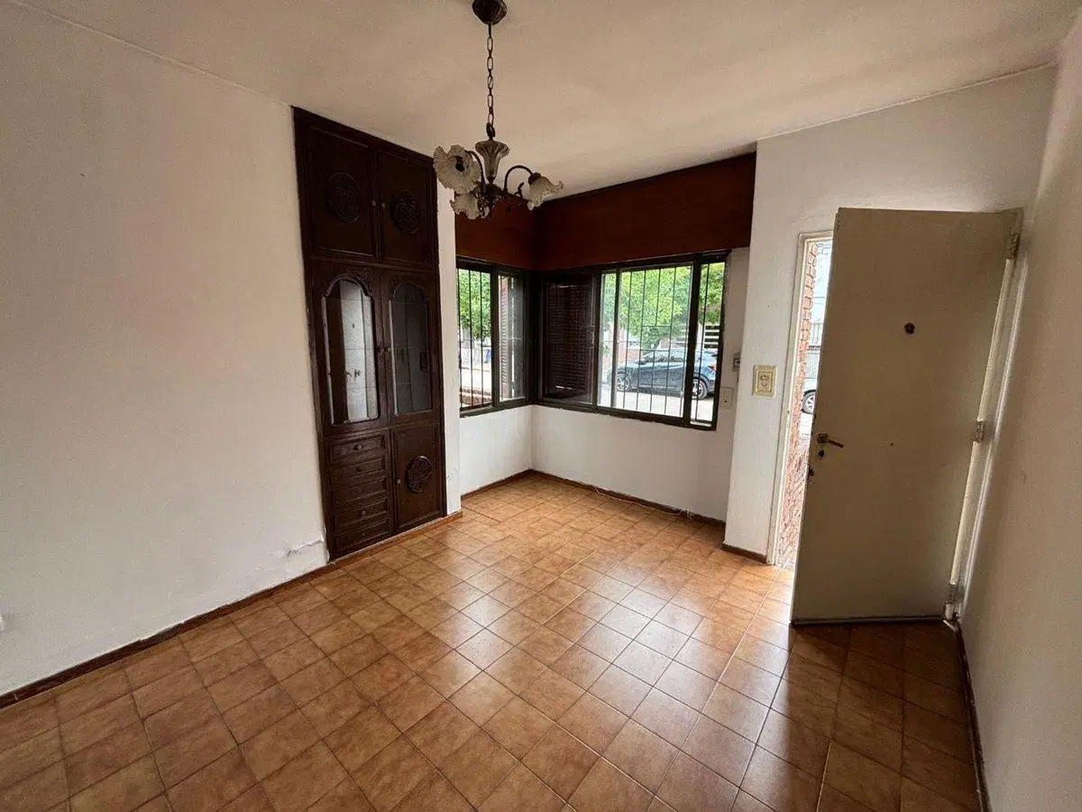 CASA EN VENTA EN PERGAMINO EN ZONA CENTRICA 2