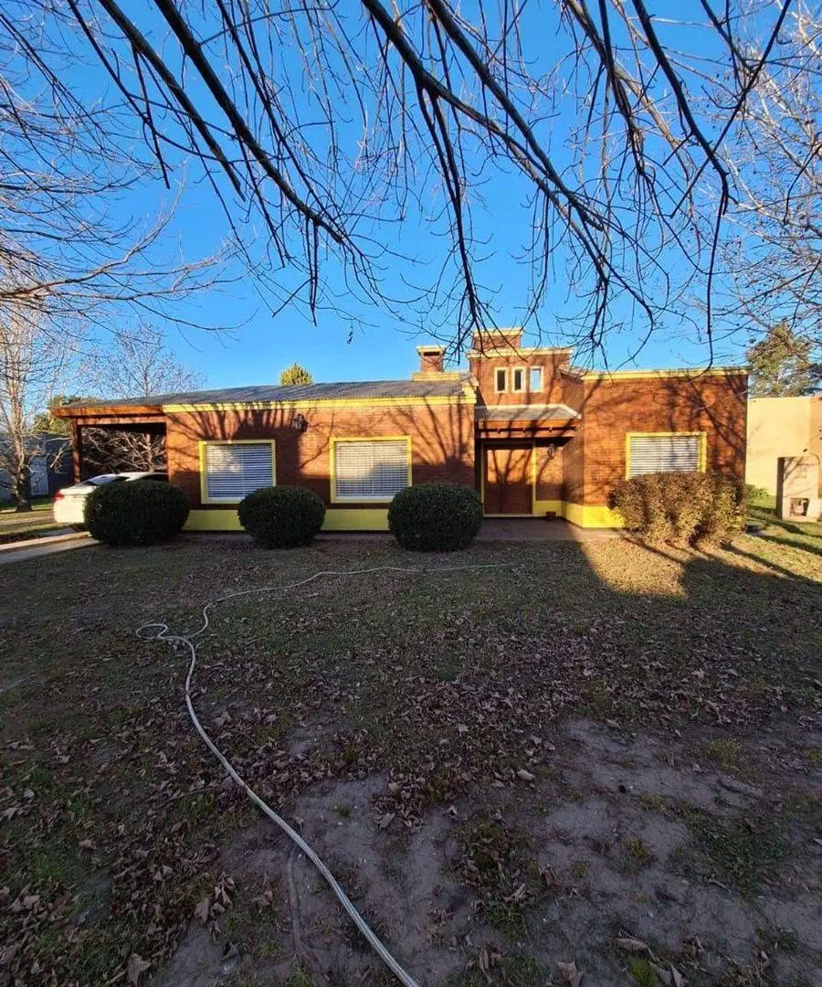 CASA EN VENTA EN PERGAMINO EN CLUB SIRIO 8