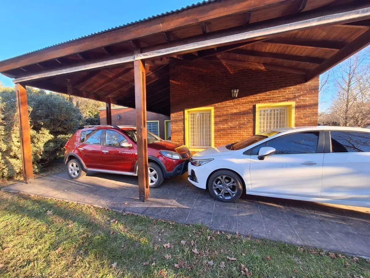 CASA EN VENTA EN PERGAMINO EN CLUB SIRIO 3