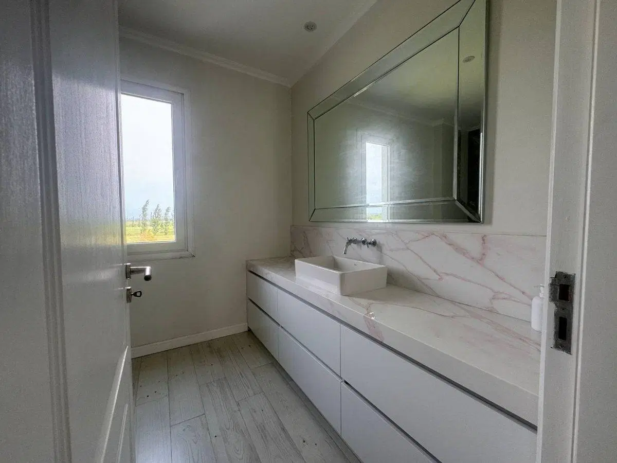 CASA EN VENTA EN PERGAMINO CON PILETA 8