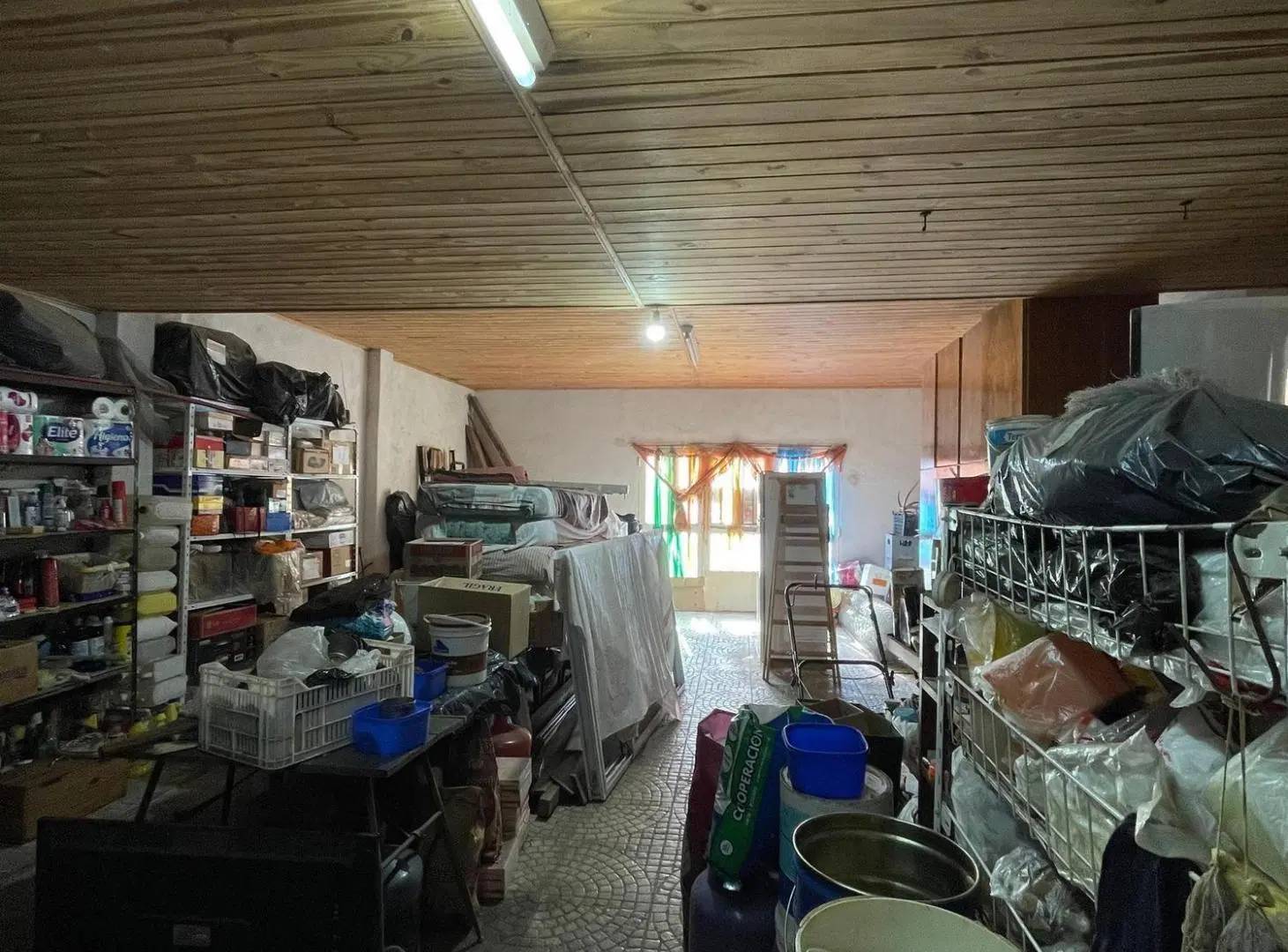 CASA CON LOCAL EN VENTA EN COMODORO PY, BRAGADO 4