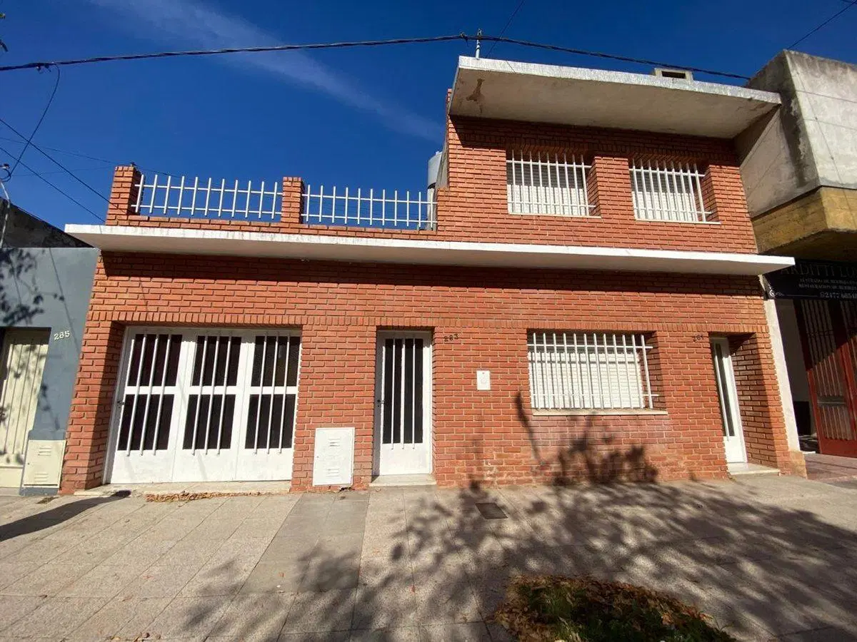 CASA EN VENTA EN PERGAMINO CON PATIO 3