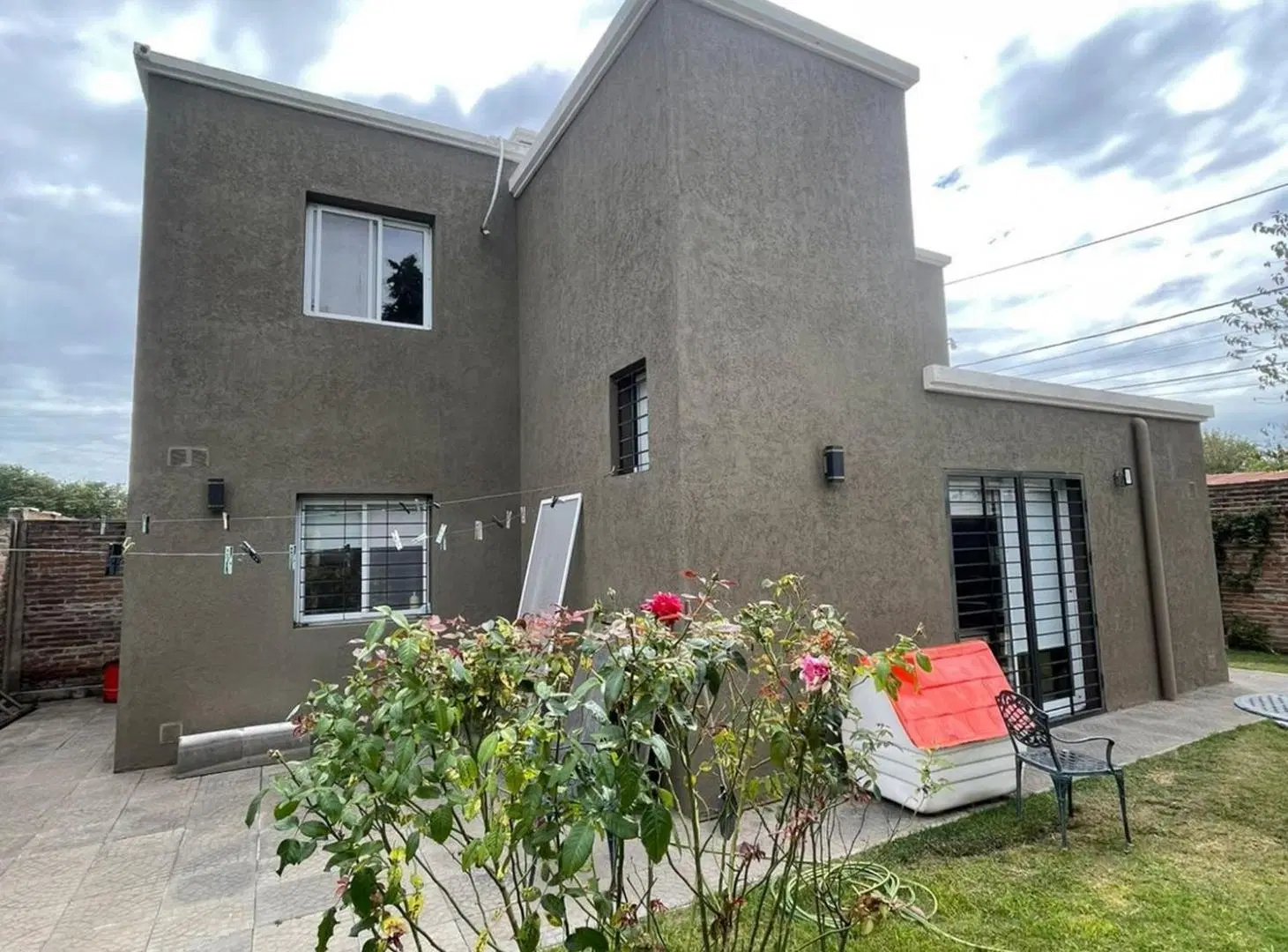 CASA EN VENTA EN PERGAMINO CON PILETA 5
