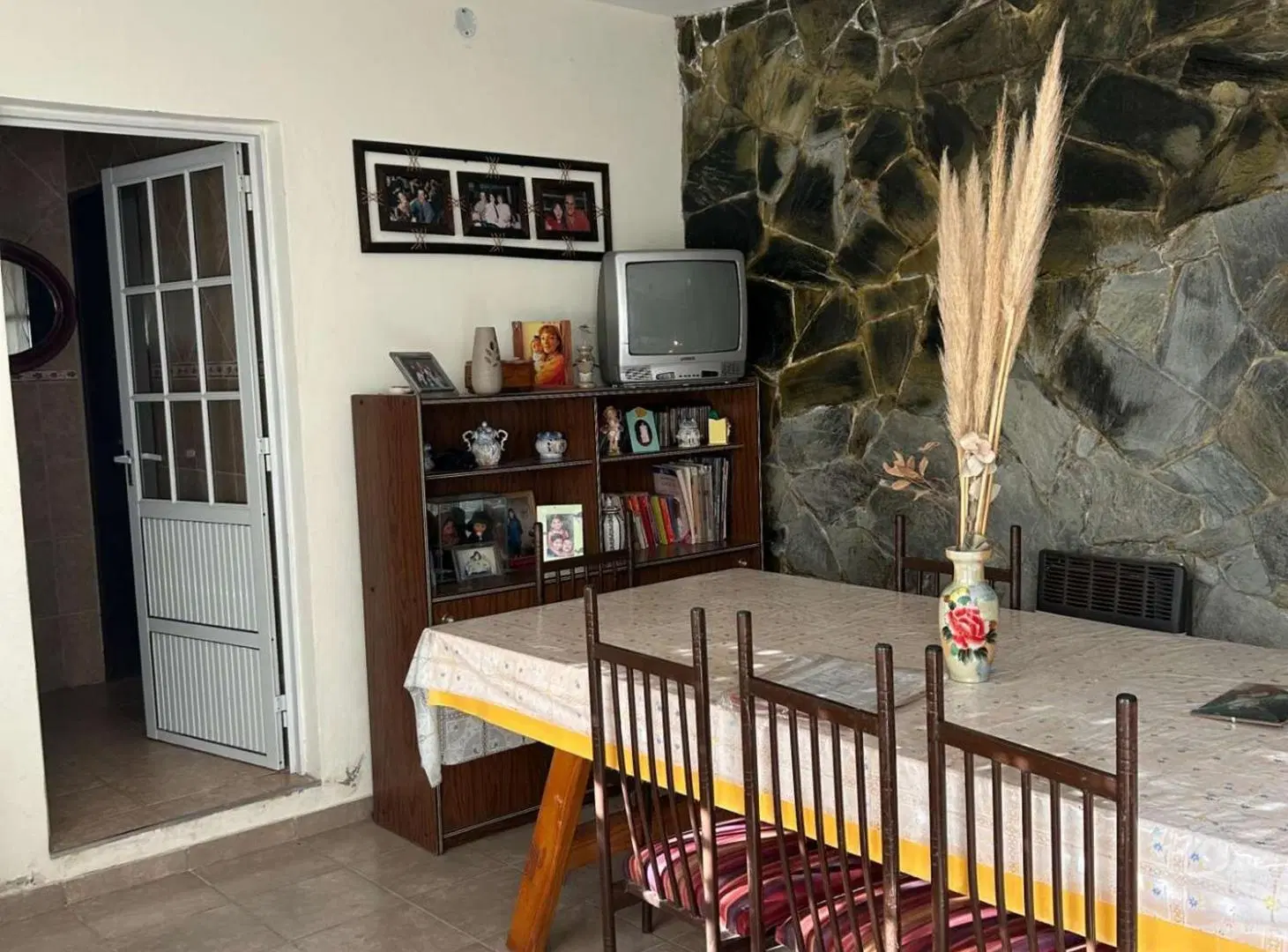 CASA EN VENTA EN PERGAMINO CON GARAJE Y GALPON 5