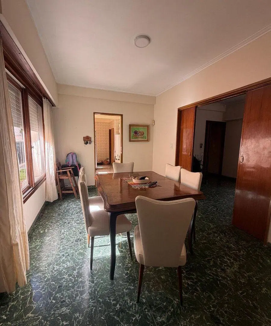CASA EN VENTA EN PEHUAJO CON PILETA 5
