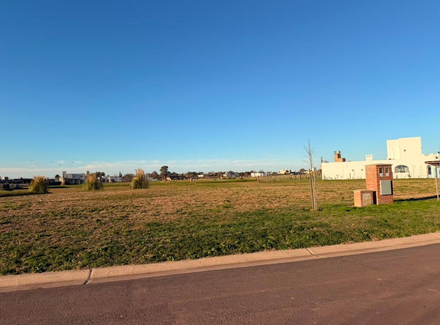Foto de LOTE EN VENTA EN PERGAMINO EN BARRIO CERRADO, imagen 1