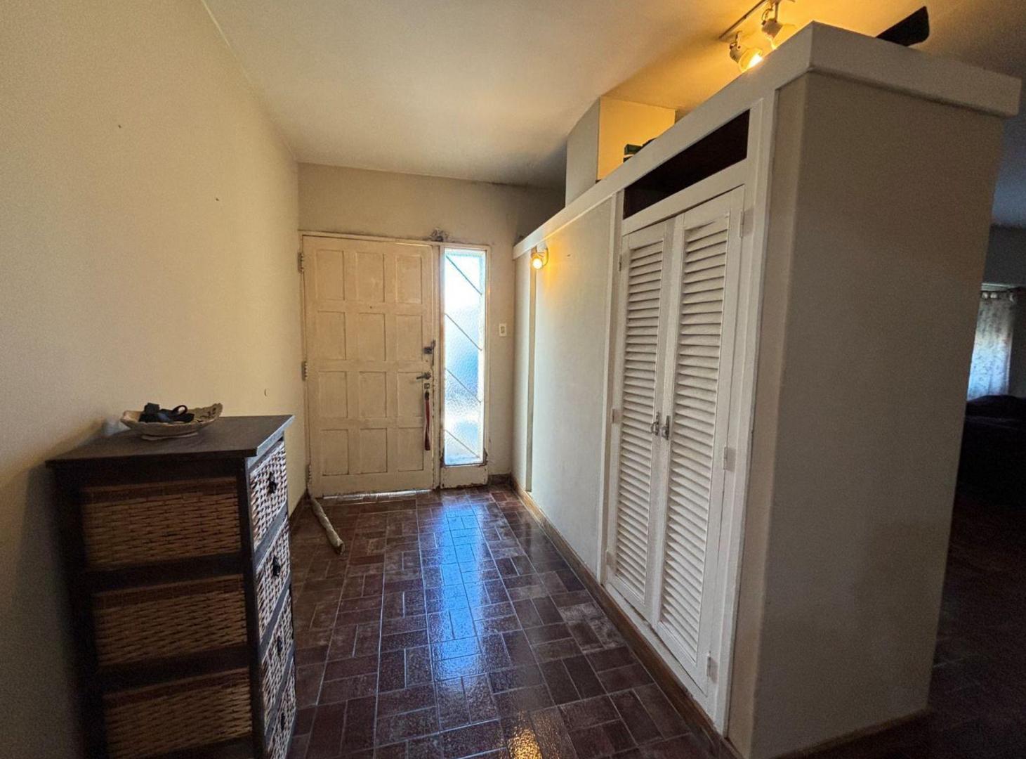 Foto de CASA EN VENTA EN BRAGADO ZONA CENTRICA CON PILETA, imagen 3
