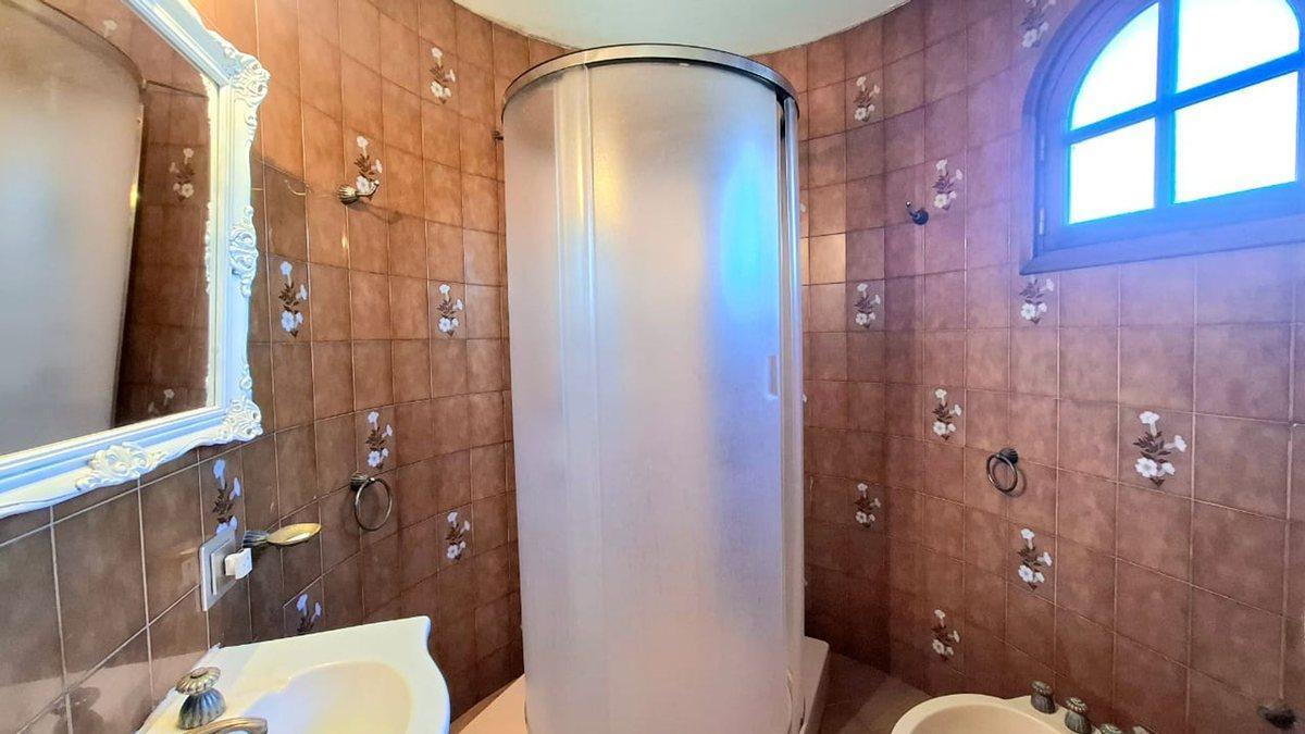 Foto de CASA EN VENTA EN CARLOS CASARES CON PILETA, imagen 4