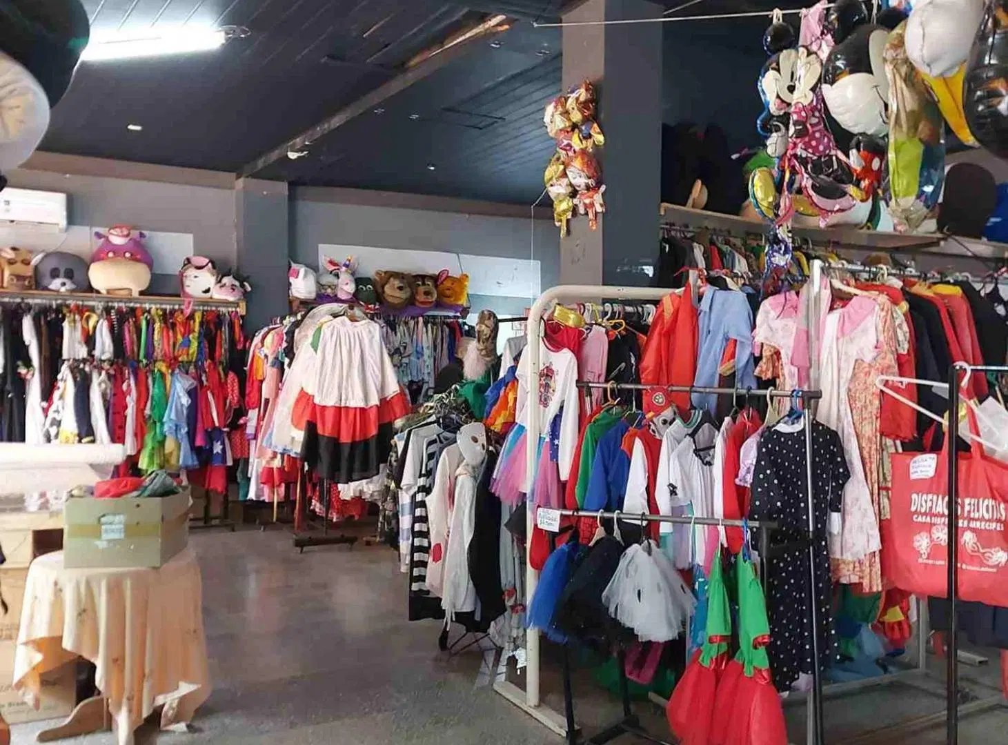 LOCAL CON DEPOSITO EN VENTA EN ARRECIFES 4