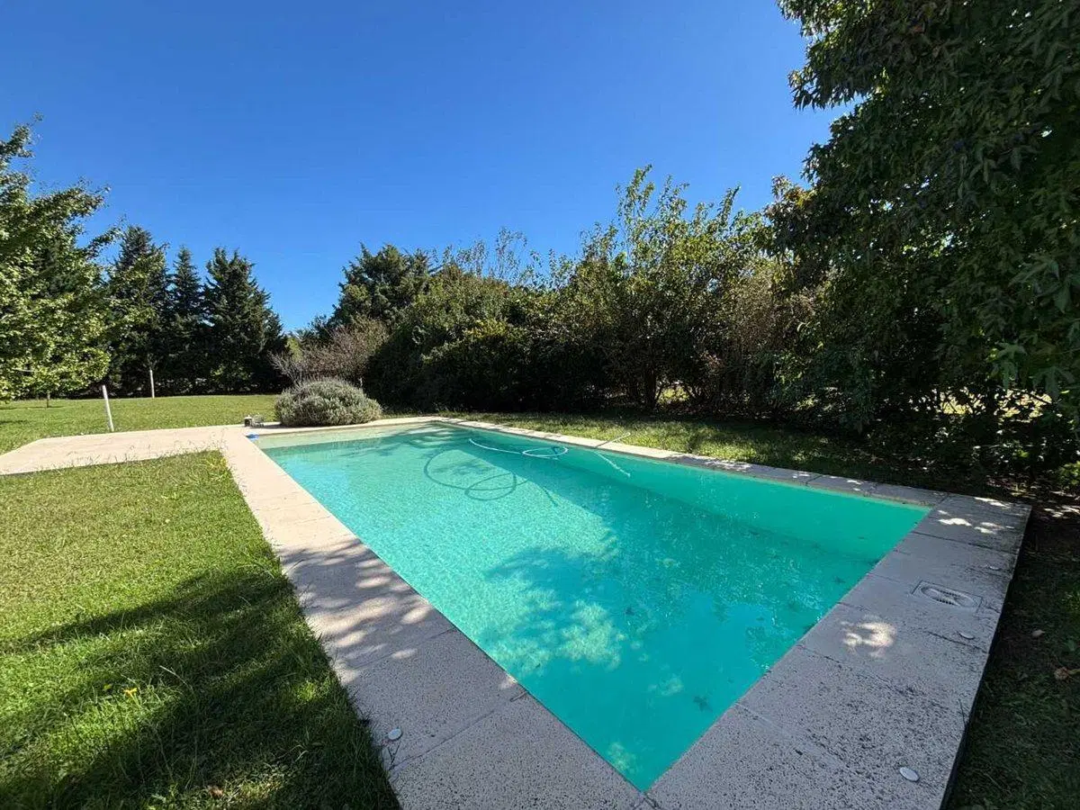 CASA EN VENTA EN BRAGADO CON PILETA 1