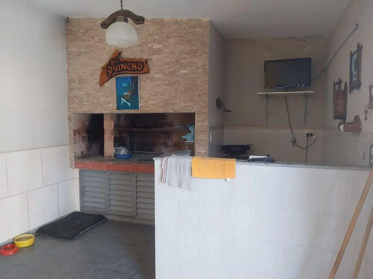 CASA EN VENTA EN PERGAMINO CON PILETA 3