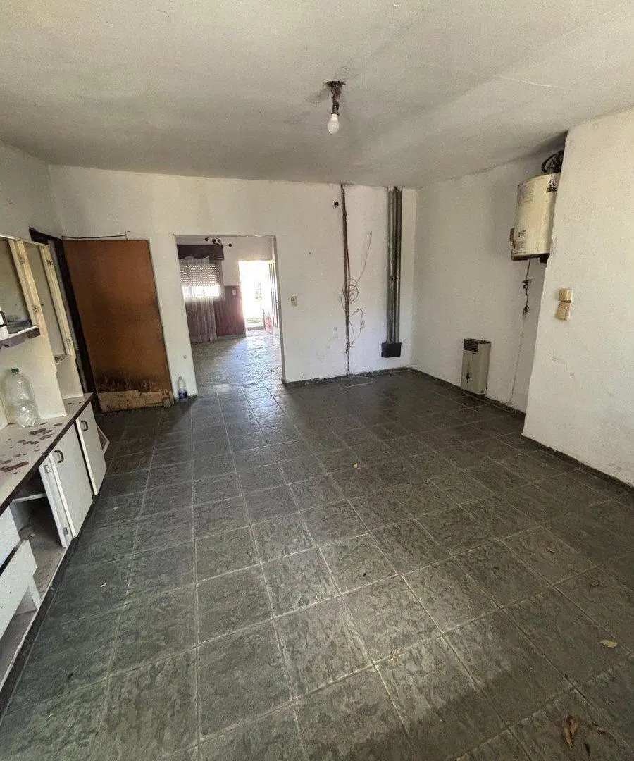 CASA EN VENTA EN PERGAMINO A REFACCIONAR 5