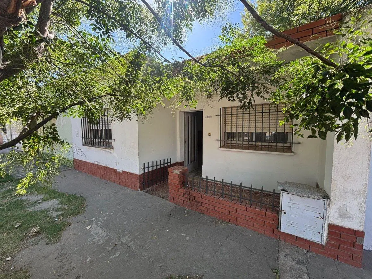 CASA EN VENTA EN PERGAMINO A REFACCIONAR 1