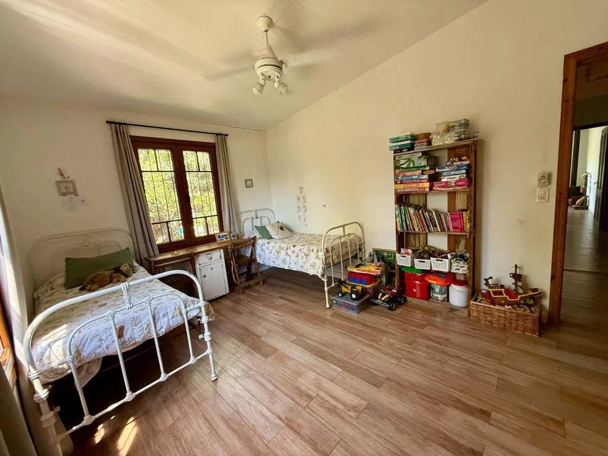 CASA EN VENTA EN PERGAMINO CON PILETA 4