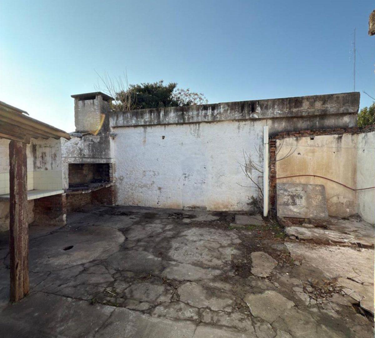Foto de CASA EN VENTA EN PERGAMINO A REFACCIONAR CON PATIO, imagen 4
