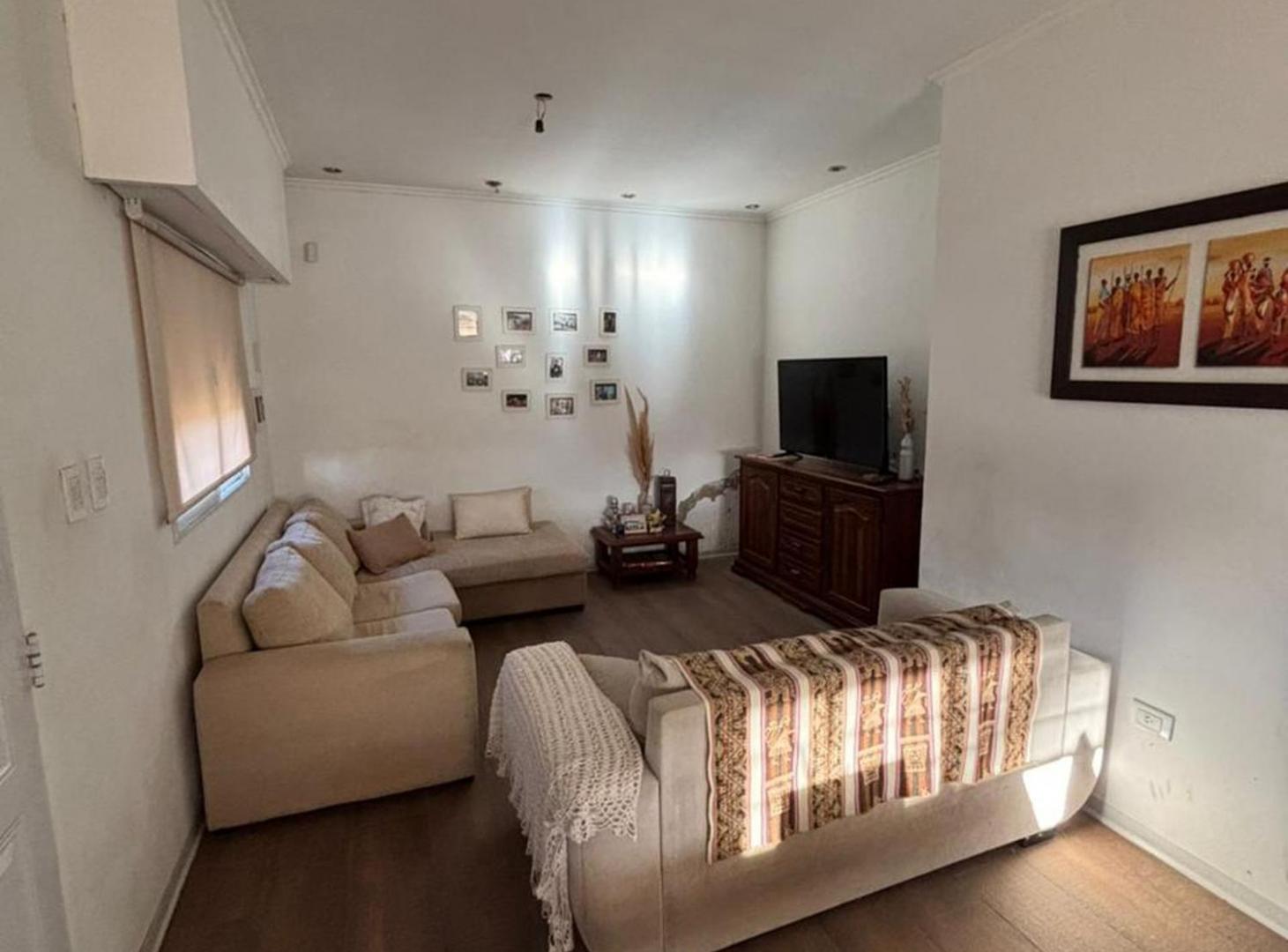 Foto de CASA EN VENTA EN PERGAMINO CON PATIO, imagen 2
