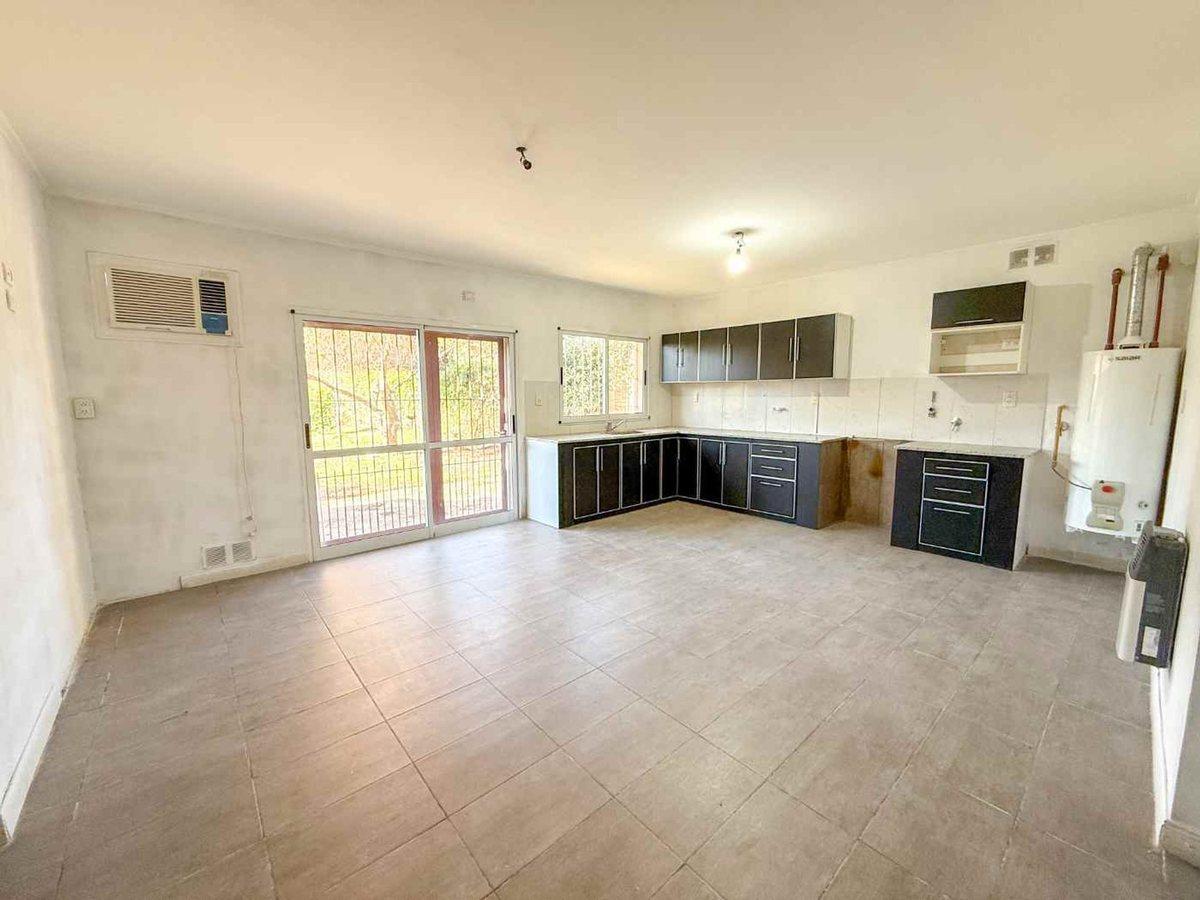 Foto de CASA EN VENTA EN PERGAMINO CON AMPLIO PATIO, imagen 5