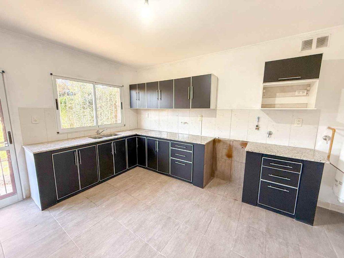 Foto de CASA EN VENTA EN PERGAMINO CON AMPLIO PATIO, imagen 4