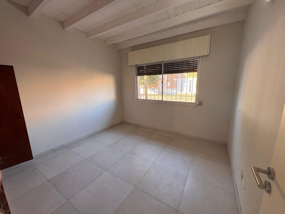 Foto de CASA EN VENTA EN PERGAMINO CON COCHERA, imagen 1