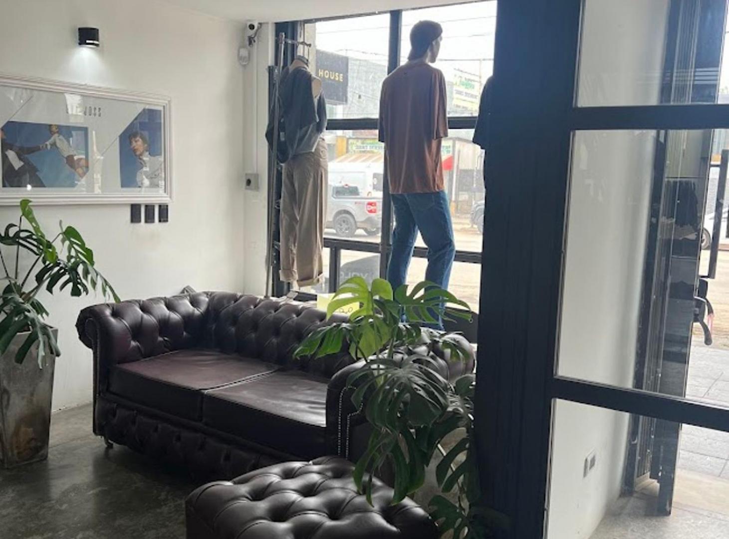 Foto de LOCAL EN VENTA EN PERGAMINO SOBRE AVENIDA, imagen 2