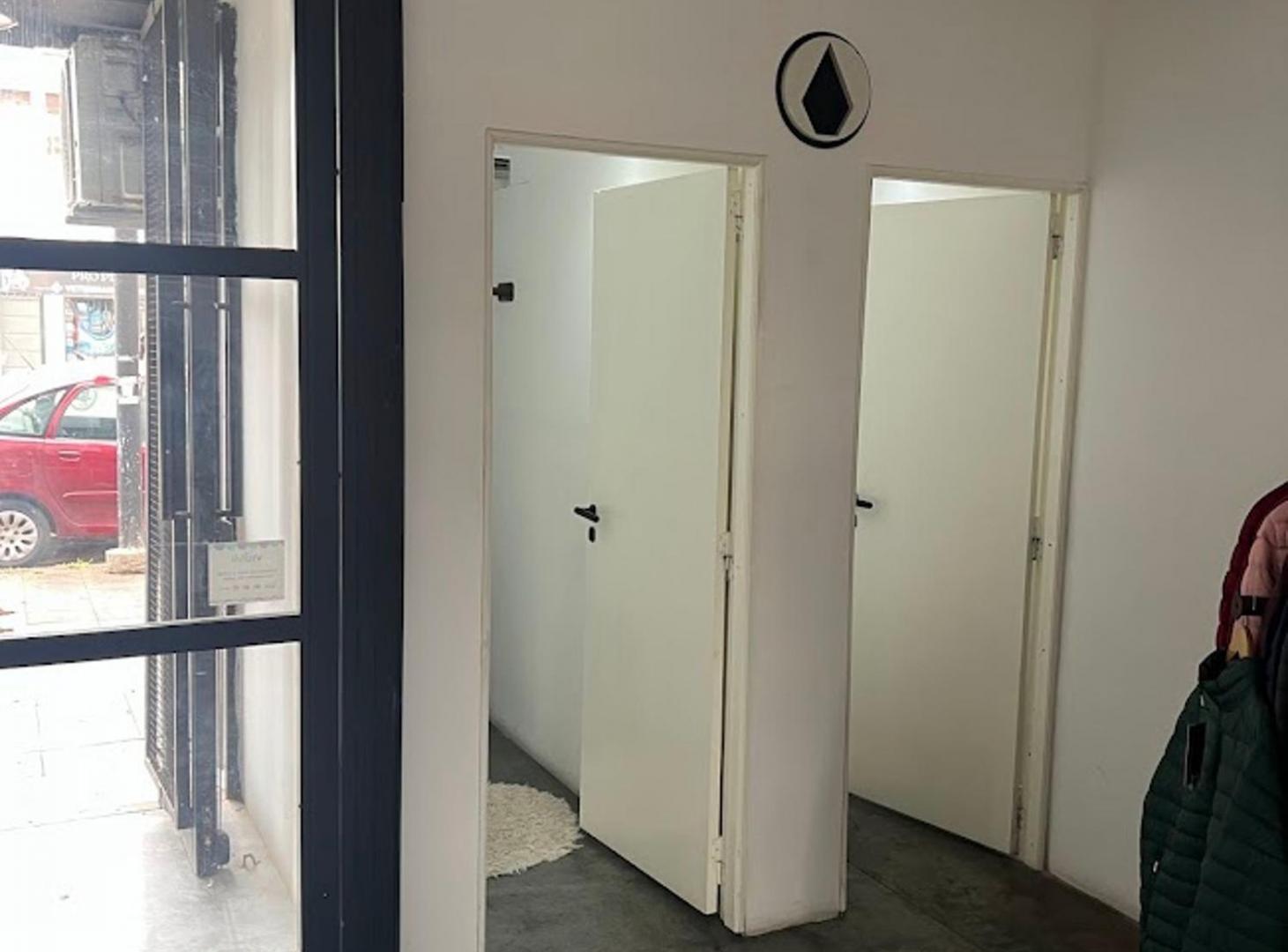 Foto de LOCAL EN VENTA EN PERGAMINO SOBRE AVENIDA, imagen 1