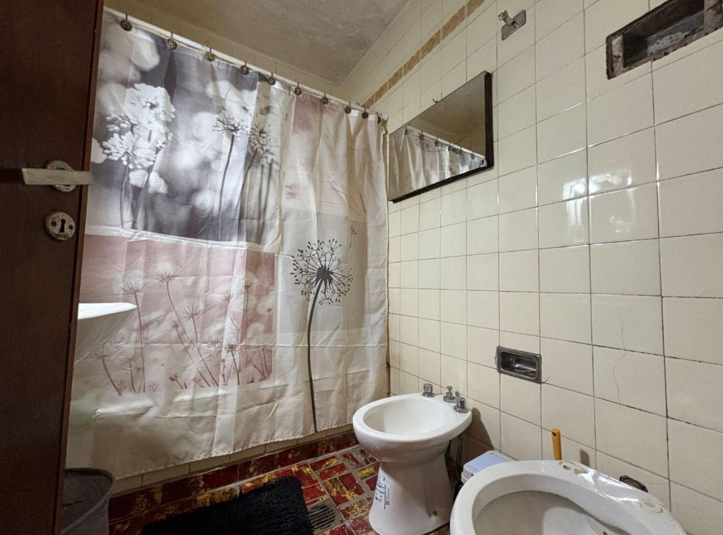 Foto de CASA EN VENTA EN BRAGADO ZONA CENTRICA CON PILETA, imagen 4