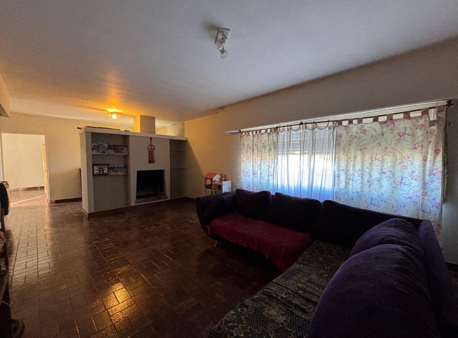 Foto de CASA EN VENTA EN BRAGADO ZONA CENTRICA CON PILETA, imagen 2