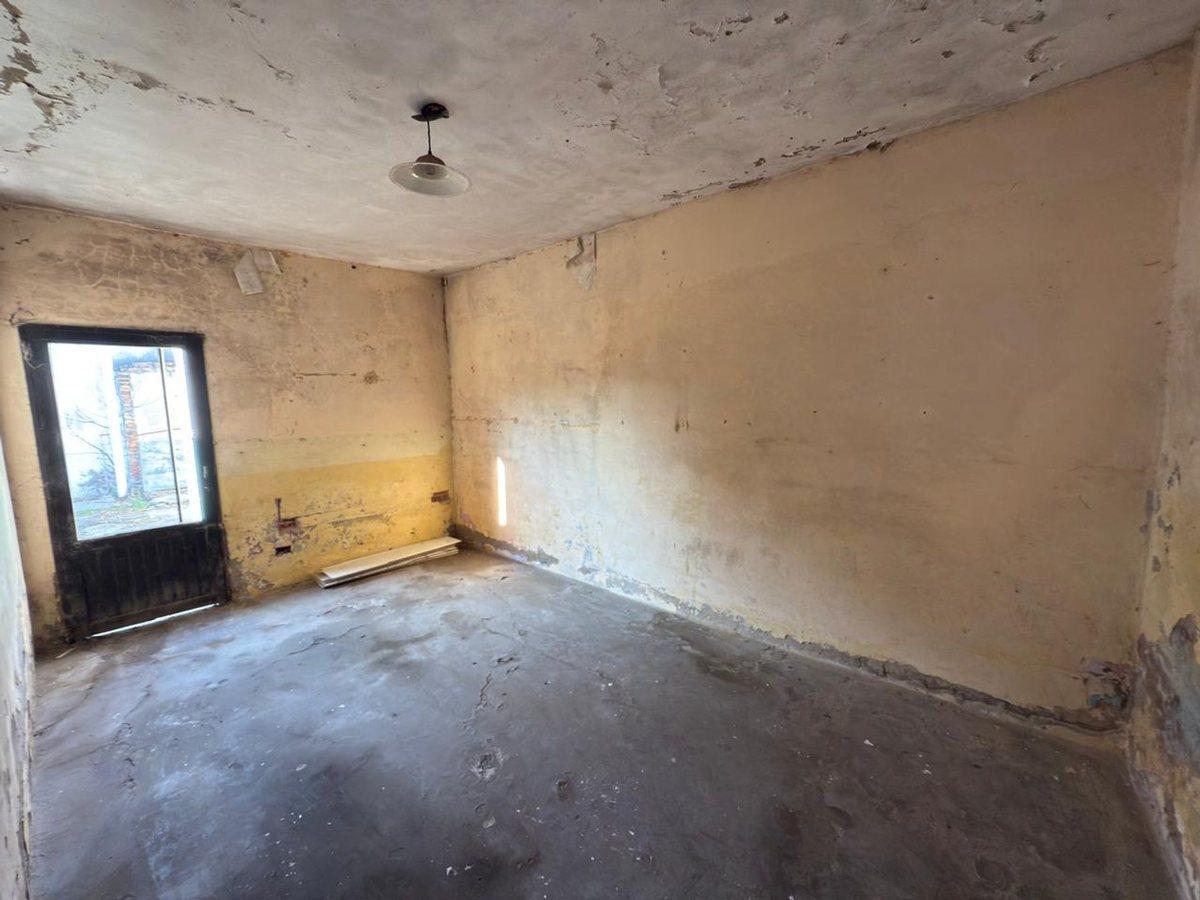 Foto de CASA EN VENTA EN PERGAMINO A REFACCIONAR CON PATIO, imagen 2