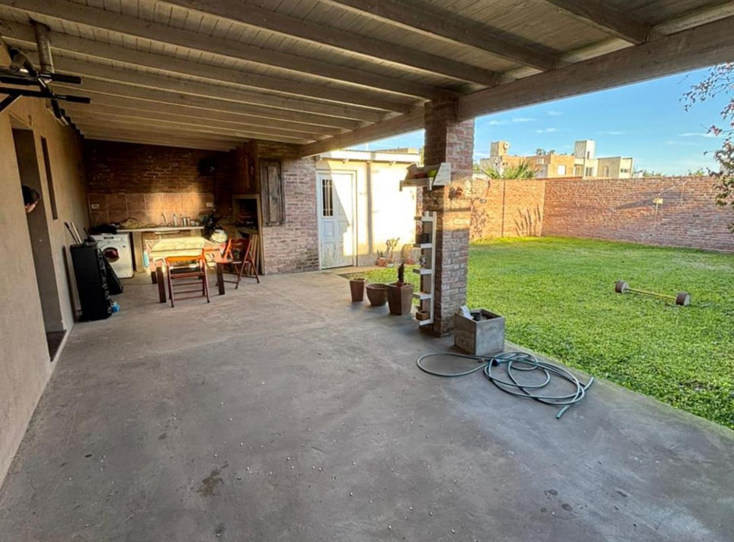 Foto de CASA EN VENTA EN PERGAMINO CON PATIO, imagen 2