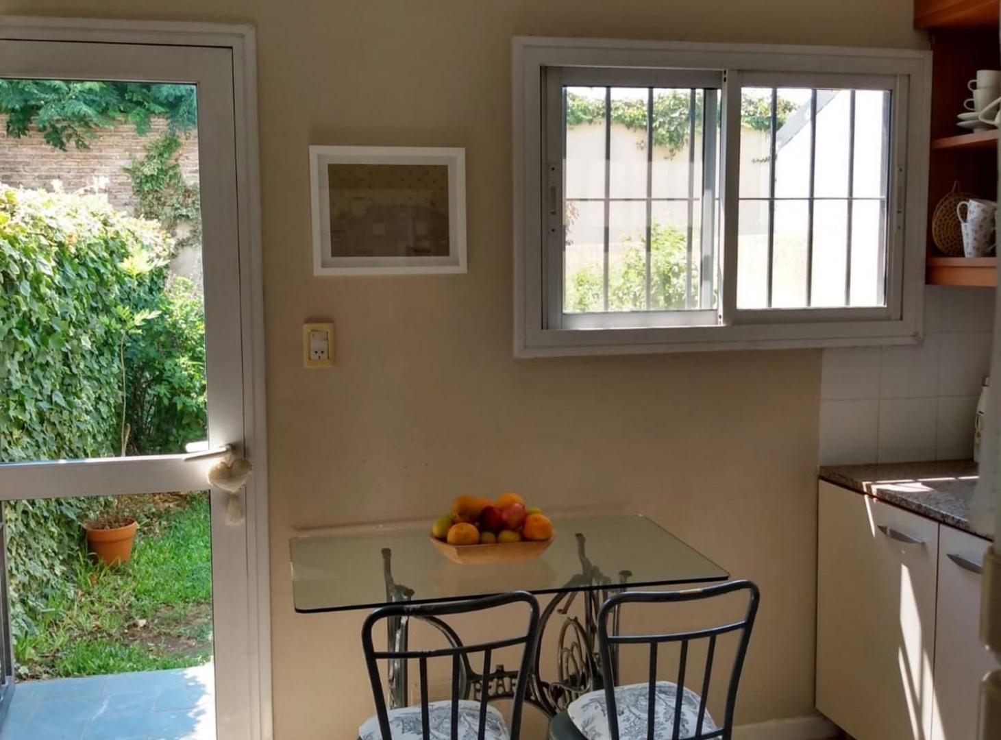 Foto de CASA EN PERGAMINO EN VENTA CON PATIO ZONA CENTRO, imagen 4