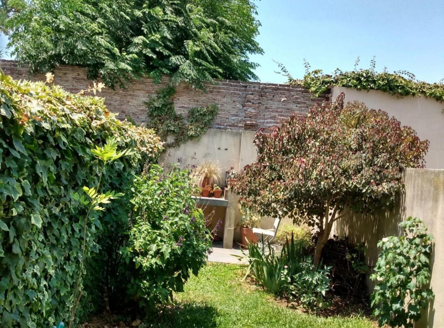 Foto de CASA EN PERGAMINO EN VENTA CON PATIO ZONA CENTRO, imagen 5