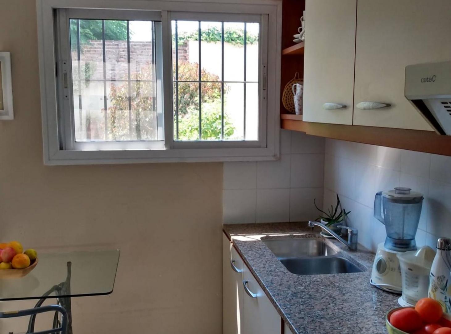 Foto de CASA EN PERGAMINO EN VENTA CON PATIO ZONA CENTRO, imagen 2