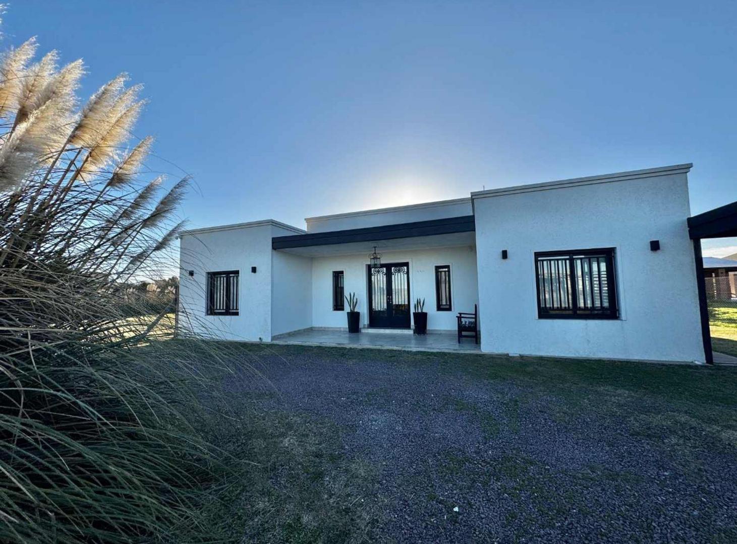 Foto de CASA EN VENTA EN PERGAMINO CON PILETA, imagen 2