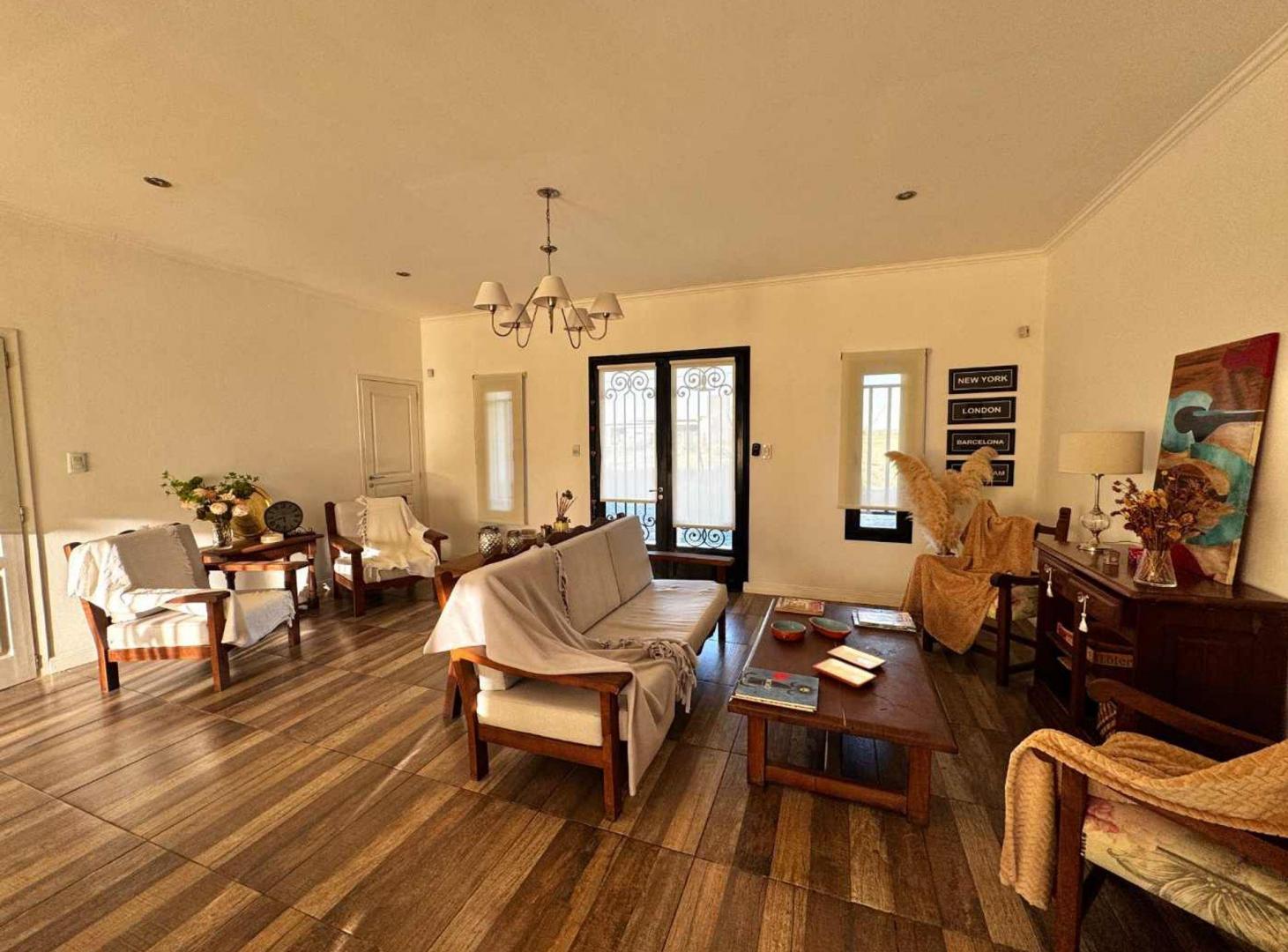 Foto de CASA EN VENTA EN PERGAMINO CON PILETA, imagen 3