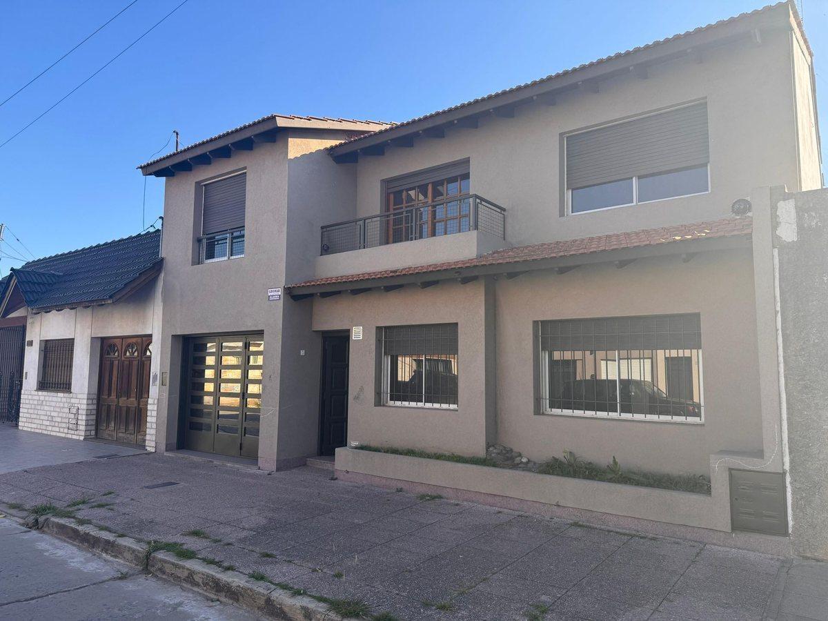 Foto de CASA EN VENTA EN PERGAMINO CON COCHERA, imagen 2