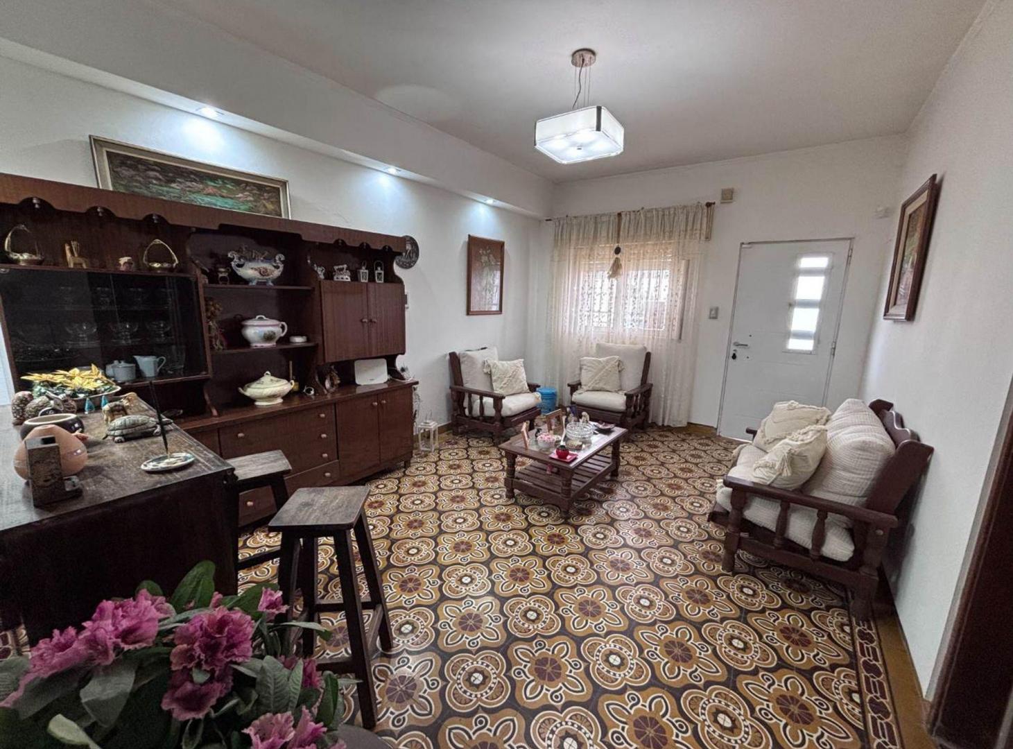 Foto de CASA EN VENTA CON PATIO VERDE EN PERGAMINO, imagen 1