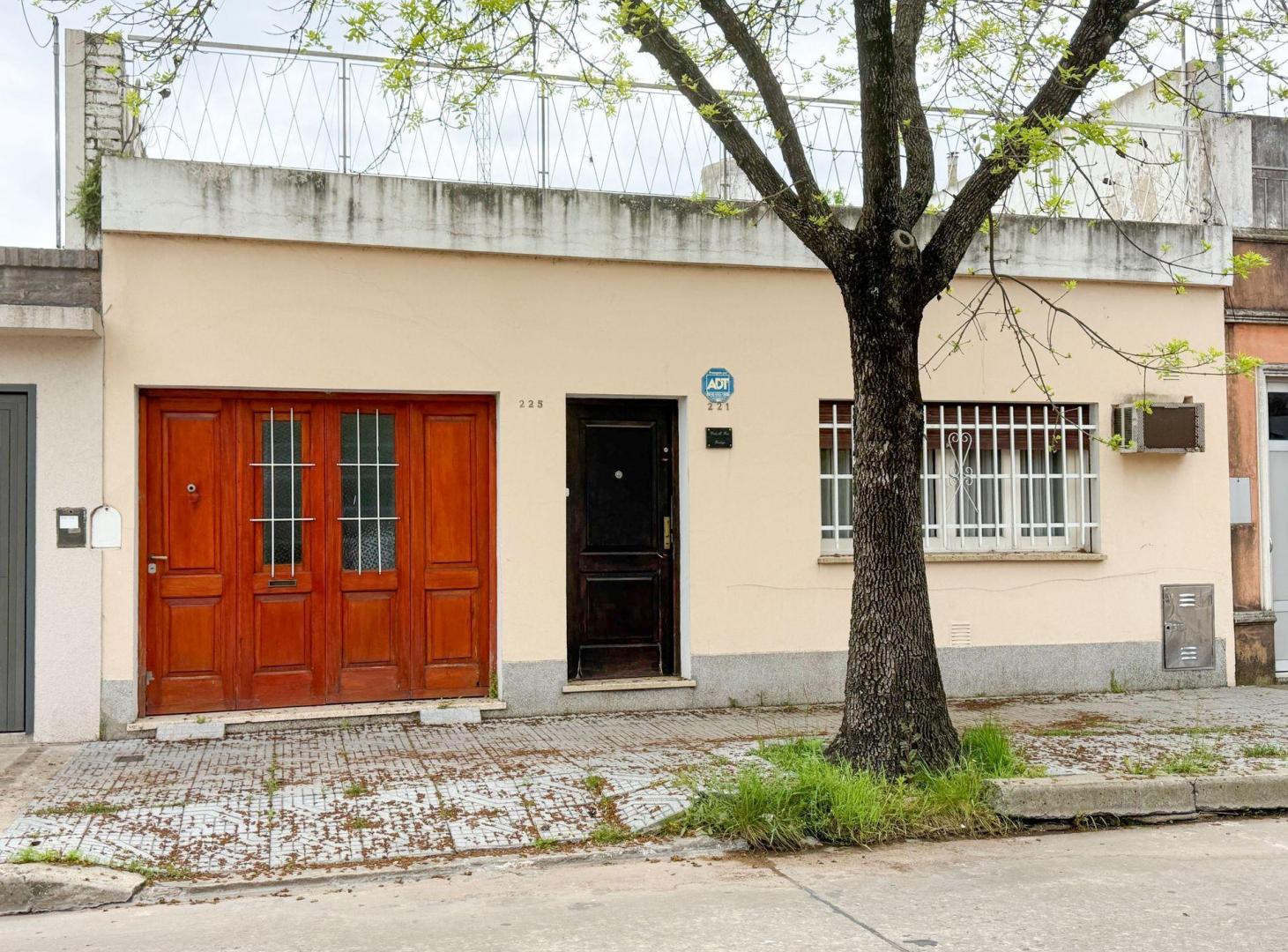 Foto de CASA EN VENTA EN PERGAMINO CON PATIO, imagen 2