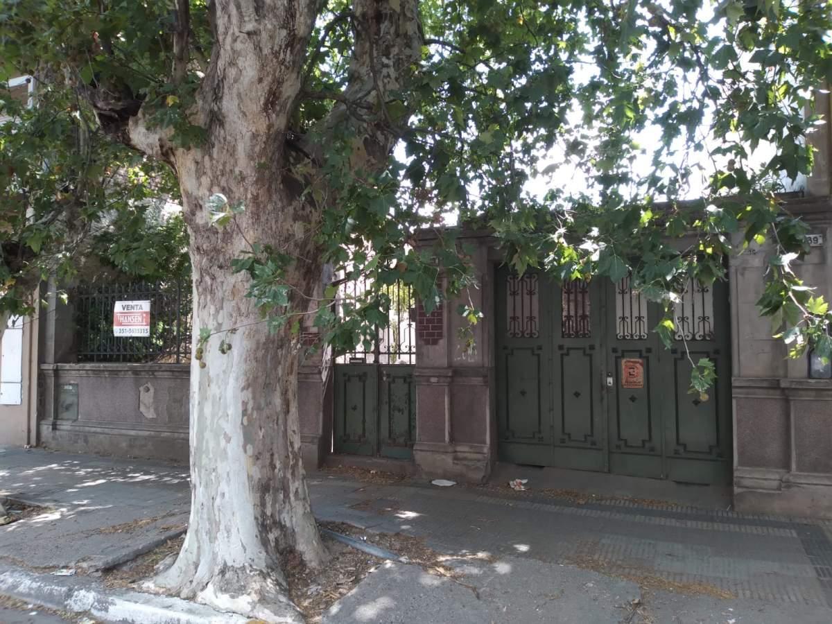 Terreno de 400 m2 en Av Patria entre Garay y Buchardo