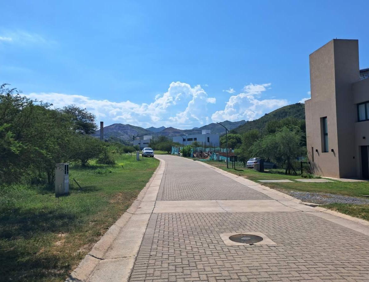 Hermoso Lote - Colinas de la Deseada